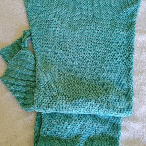 Handmade High Density Crochet Mermaid Tail Blanket - Picture 8 of 16